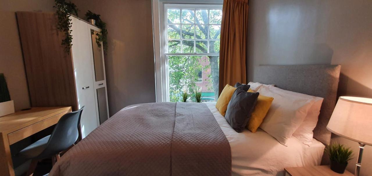 Darwin Stays - Service Accommodation In Newcastle Under Lyme City Centre Екстер'єр фото