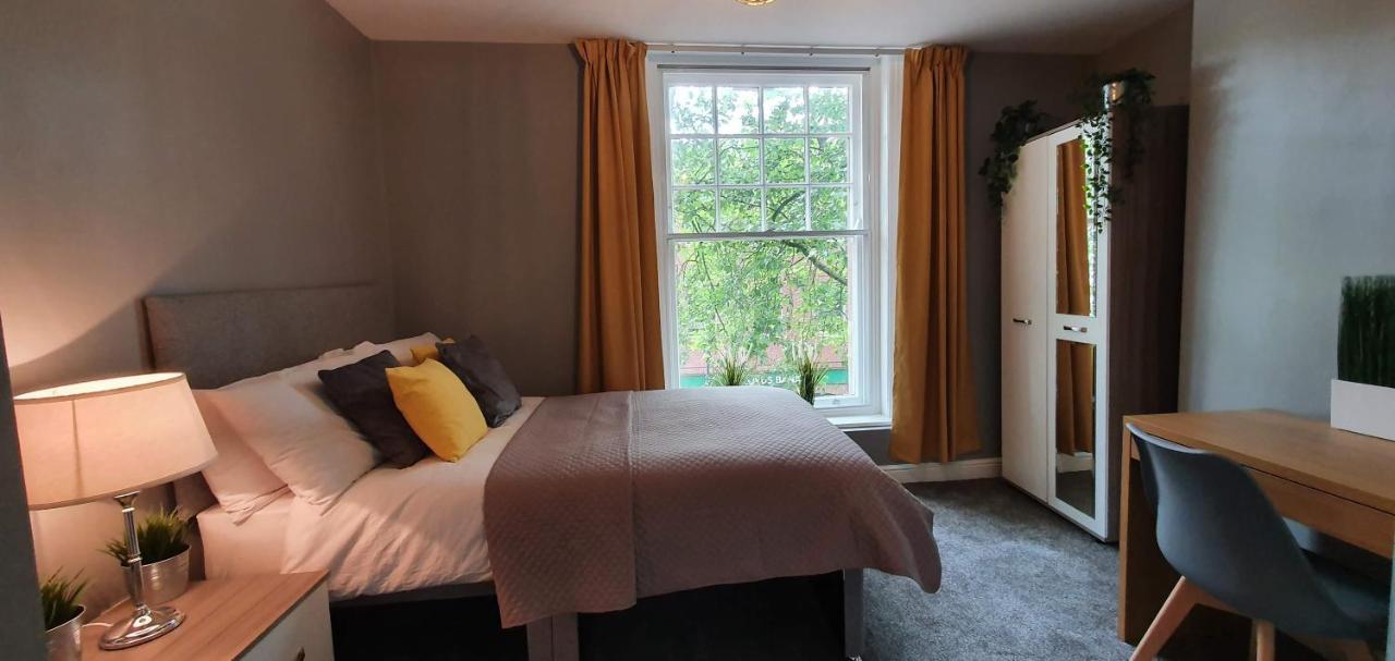 Darwin Stays - Service Accommodation In Newcastle Under Lyme City Centre Екстер'єр фото