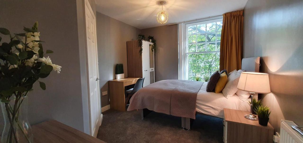 Darwin Stays - Service Accommodation In Newcastle Under Lyme City Centre Екстер'єр фото