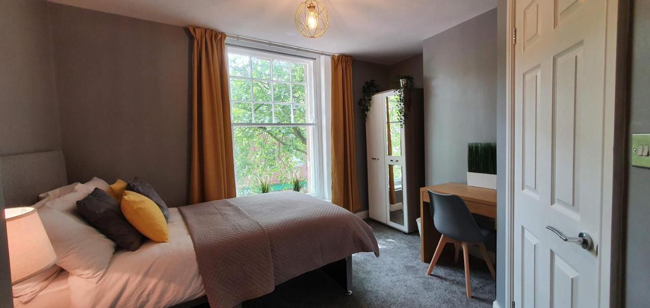 Darwin Stays - Service Accommodation In Newcastle Under Lyme City Centre Екстер'єр фото