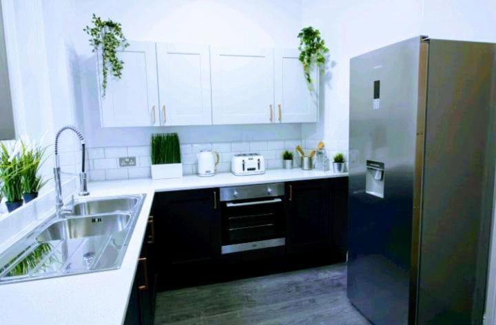 Darwin Stays - Service Accommodation In Newcastle Under Lyme City Centre Екстер'єр фото