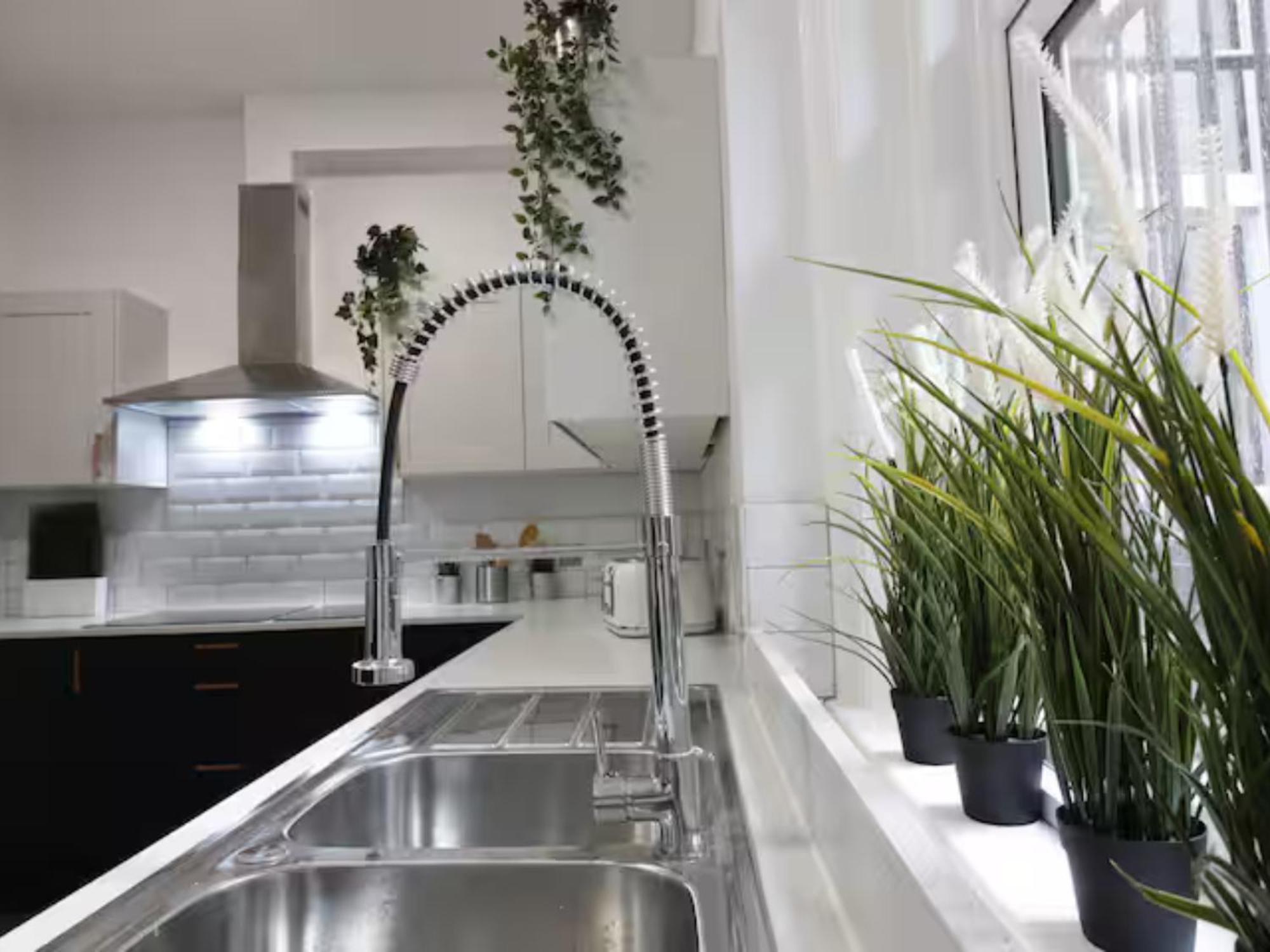 Darwin Stays - Service Accommodation In Newcastle Under Lyme City Centre Екстер'єр фото