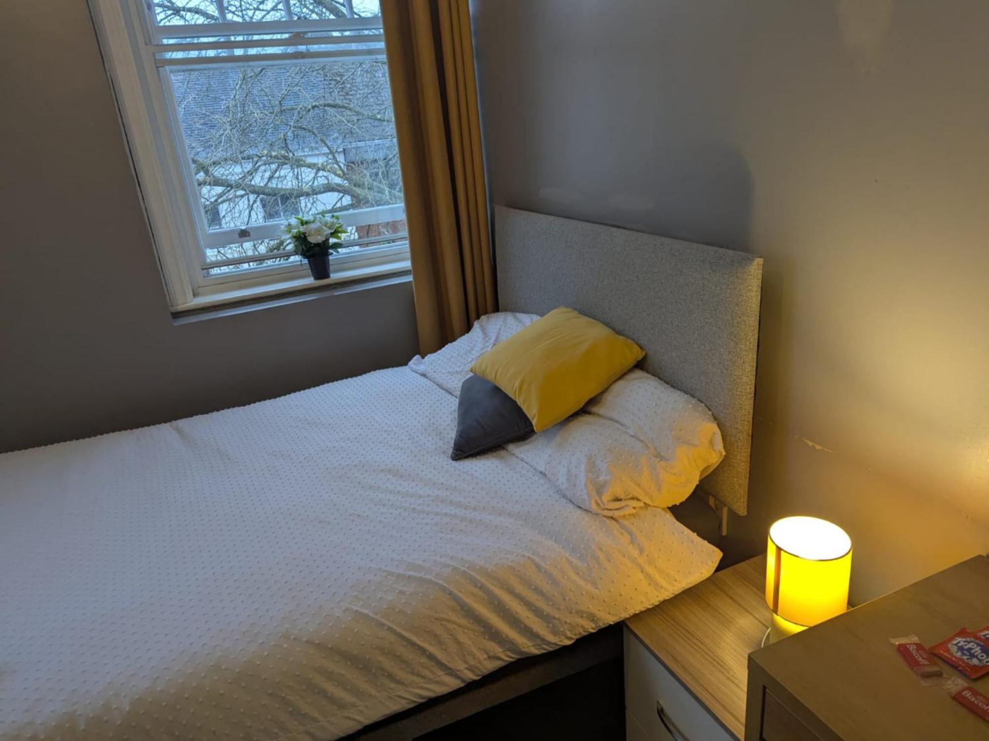 Darwin Stays - Service Accommodation In Newcastle Under Lyme City Centre Екстер'єр фото