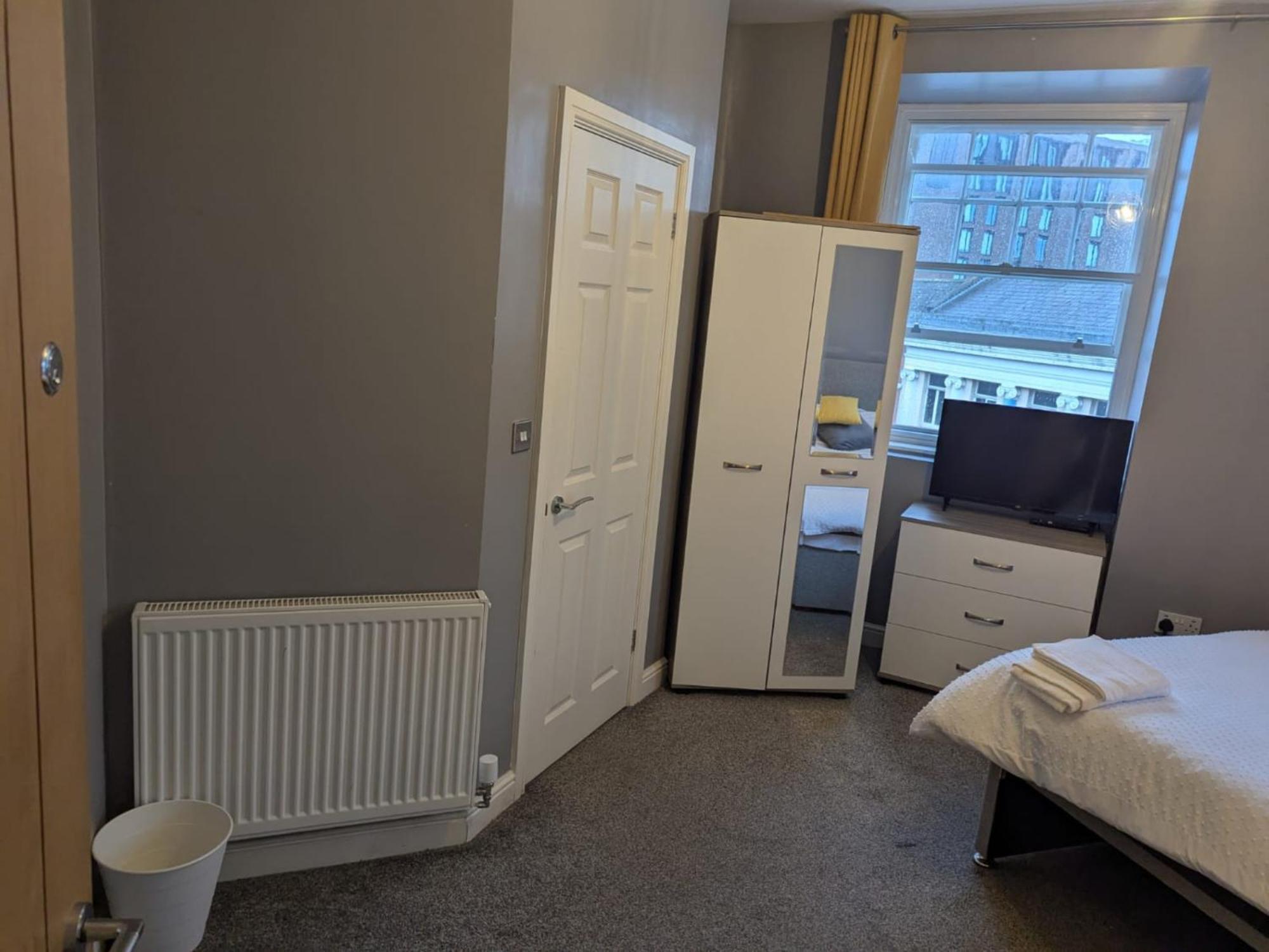 Darwin Stays - Service Accommodation In Newcastle Under Lyme City Centre Екстер'єр фото