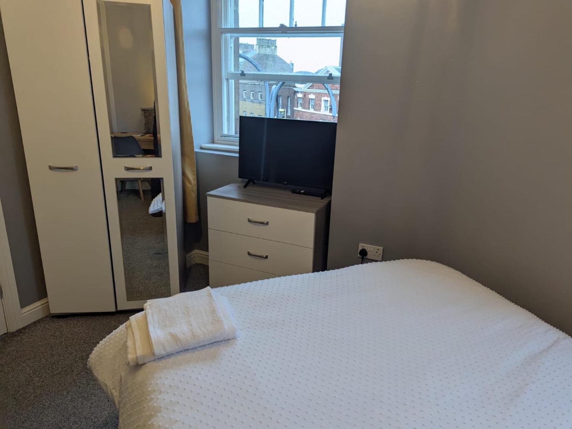 Darwin Stays - Service Accommodation In Newcastle Under Lyme City Centre Екстер'єр фото