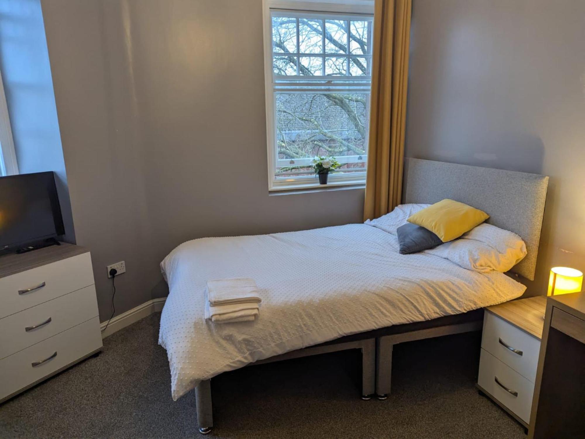 Darwin Stays - Service Accommodation In Newcastle Under Lyme City Centre Екстер'єр фото