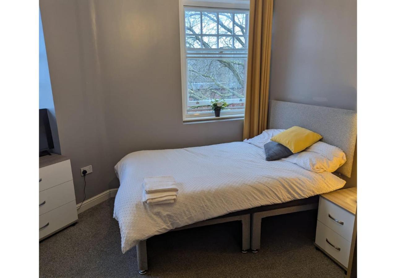 Darwin Stays - Service Accommodation In Newcastle Under Lyme City Centre Екстер'єр фото