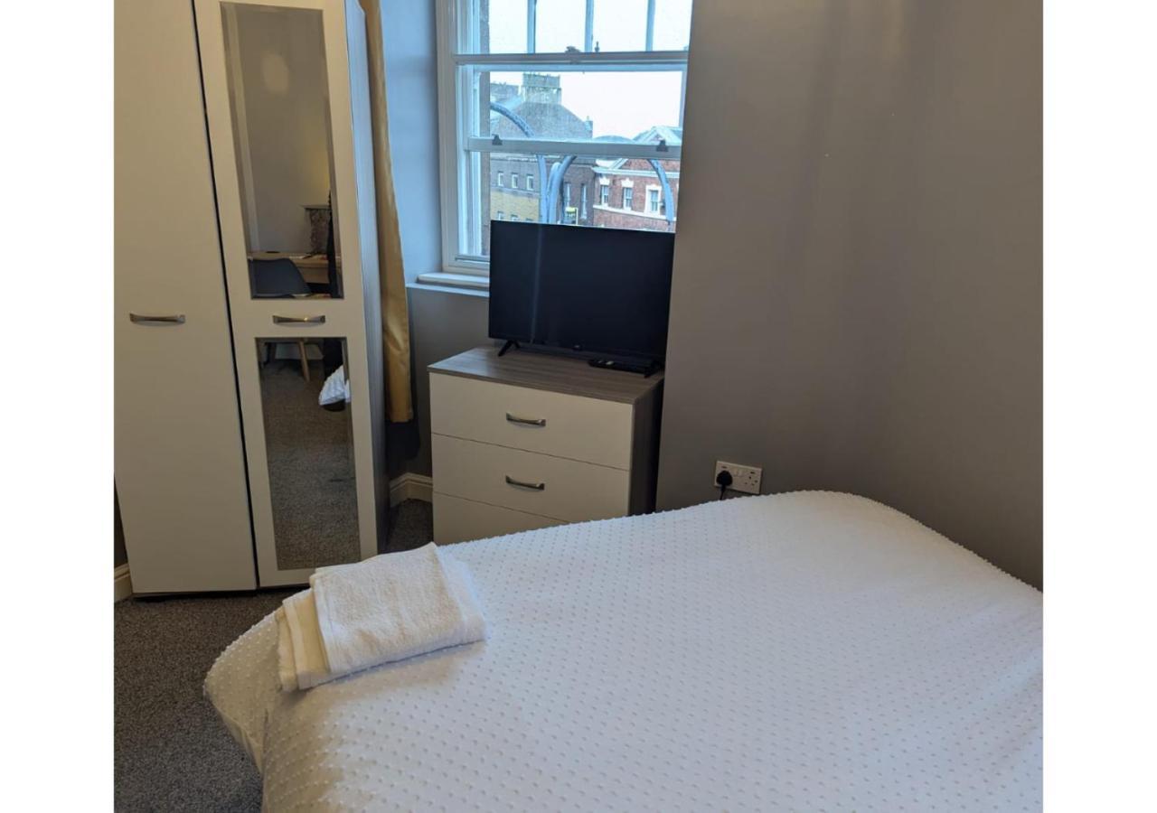 Darwin Stays - Service Accommodation In Newcastle Under Lyme City Centre Екстер'єр фото