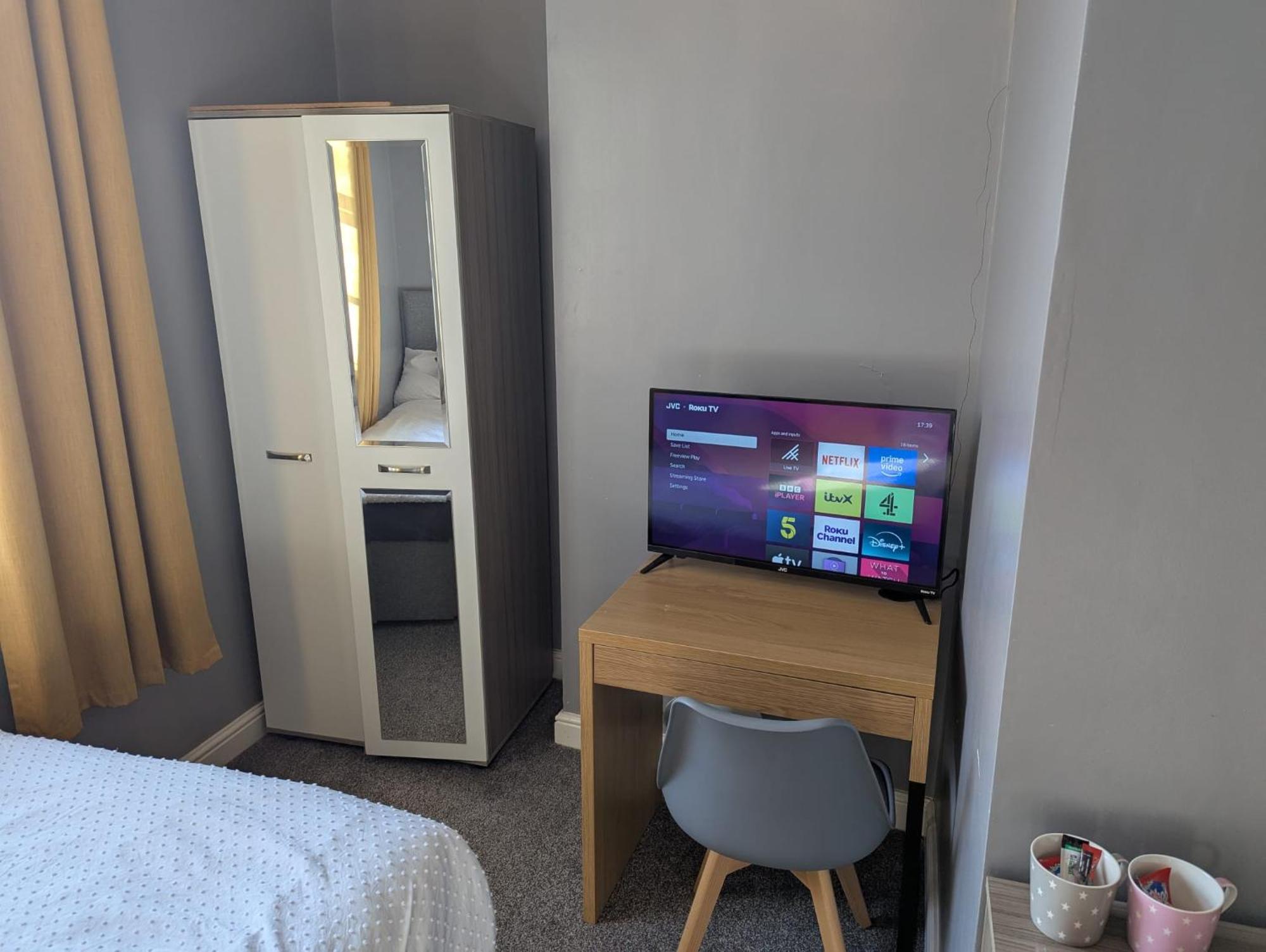 Darwin Stays - Service Accommodation In Newcastle Under Lyme City Centre Екстер'єр фото